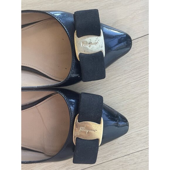 Ferragamo Black Patent Leather Vara Bow Pumps Size 7.5 - Picture 4 of 14